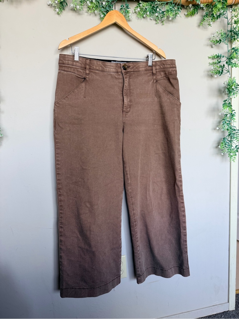Wit & Wisdom ankle length, wide leg Pants Taupe | Size 14